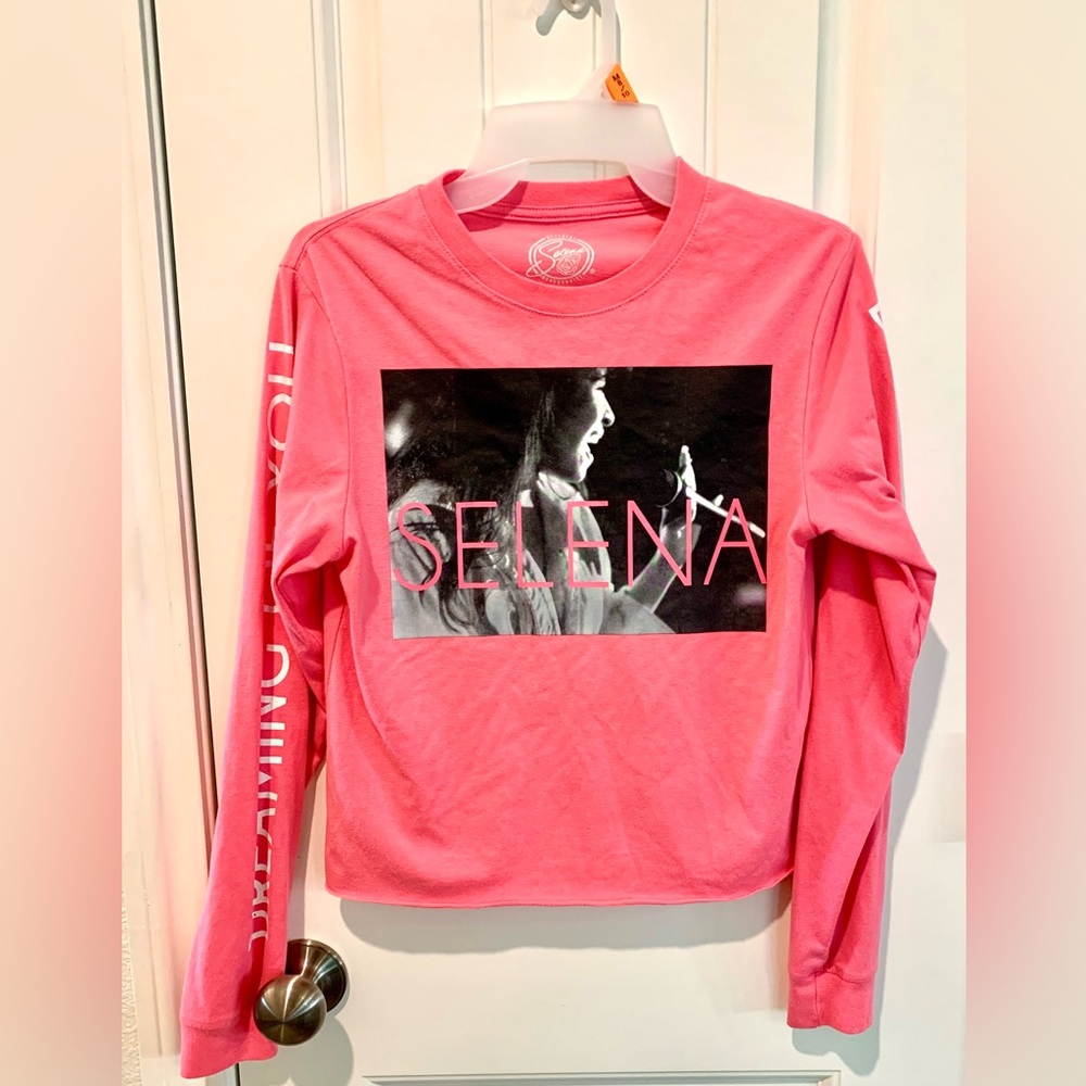 Selena Merchandise Women’s Sz S Pink Cropped  Long Sleeve Crew Neck Graphic Top